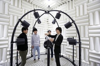 電波音波無響室での測定風景