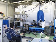 宇宙環境模擬下でのイオンエンジン作動実験