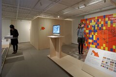 人間工学・スペースデザイン合同授業の成果発表「PERSPECTIVES・視線誘導3つの実験」展