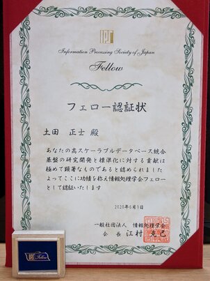 認証状及びバッジ